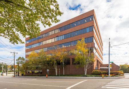 Exterior view of Specialty Surgery Center in Stamford